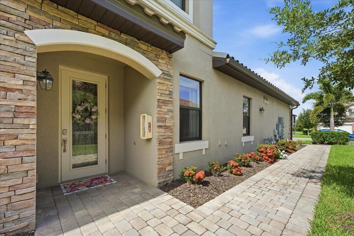 Property Photo: 6055 Worsham Lane 101 FL 34211