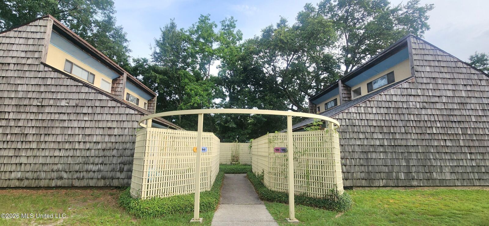 Property Photo:  828 Oakleigh Avenue  MS 39507 