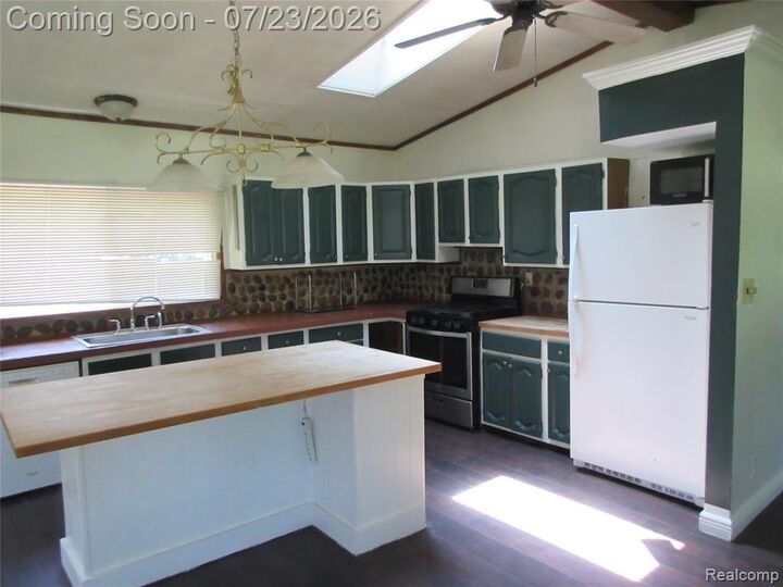 Property Photo: 1575 Banmoor Drive MI 48084 1532