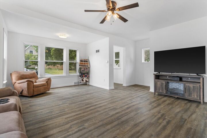 Property Photo:  437 McComb St  WI 53538 