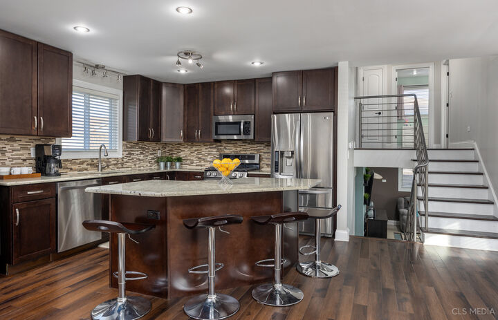 Property Photo:  