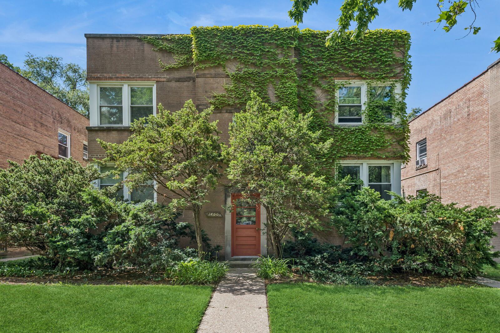 Property Photo: 1400 Brummel Street 2E IL 60202