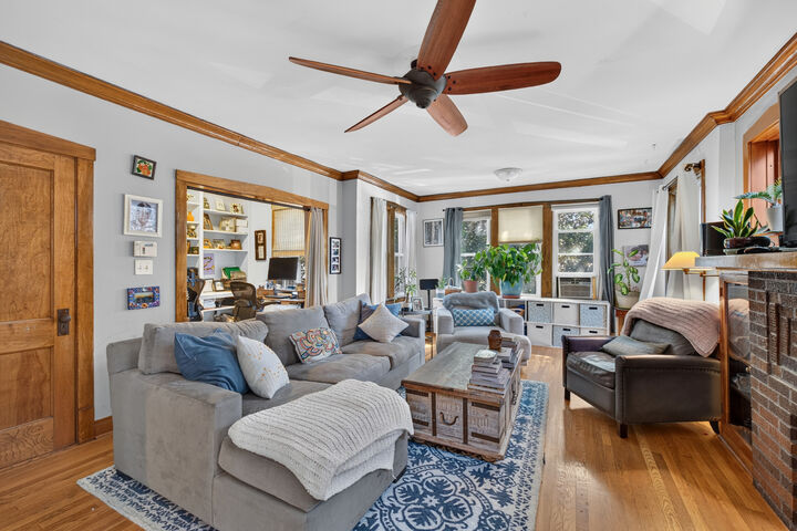 Property Photo:  2926 N Avers Avenue  IL 60618 