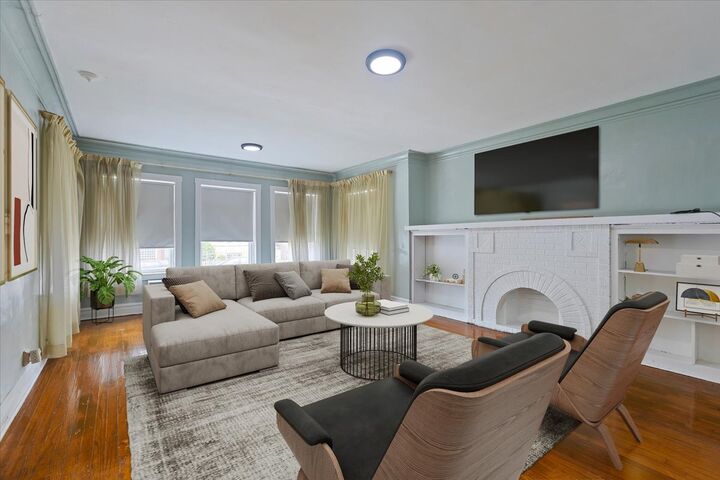 Property Photo: 6219 N Claremont Avenue IL 60659