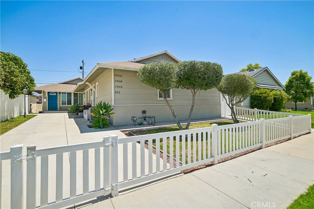 Property Photo:  1956 N Ontario Street 101  CA 91505 