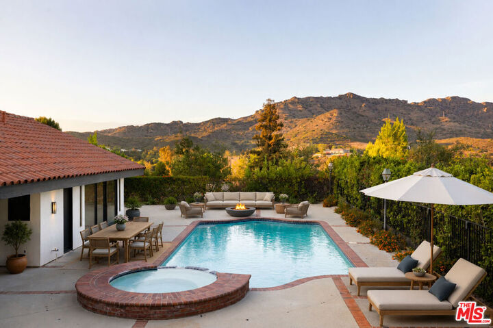 Property Photo: 1396 Kingsboro Court CA 91362