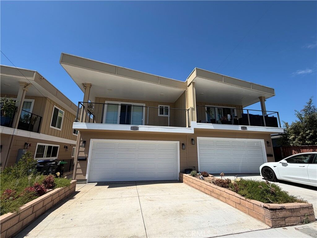 Property Photo:  211 E El Portal A  CA 92672 