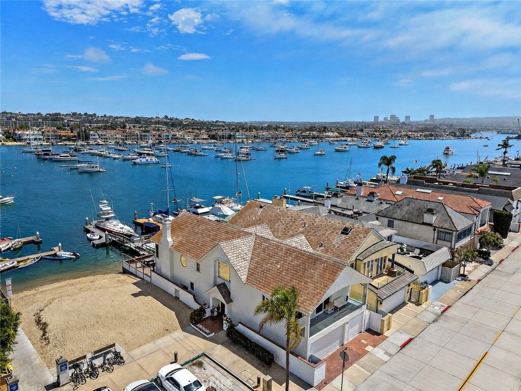 Property Photo:  1444 W Bay Avenue  CA 92661 