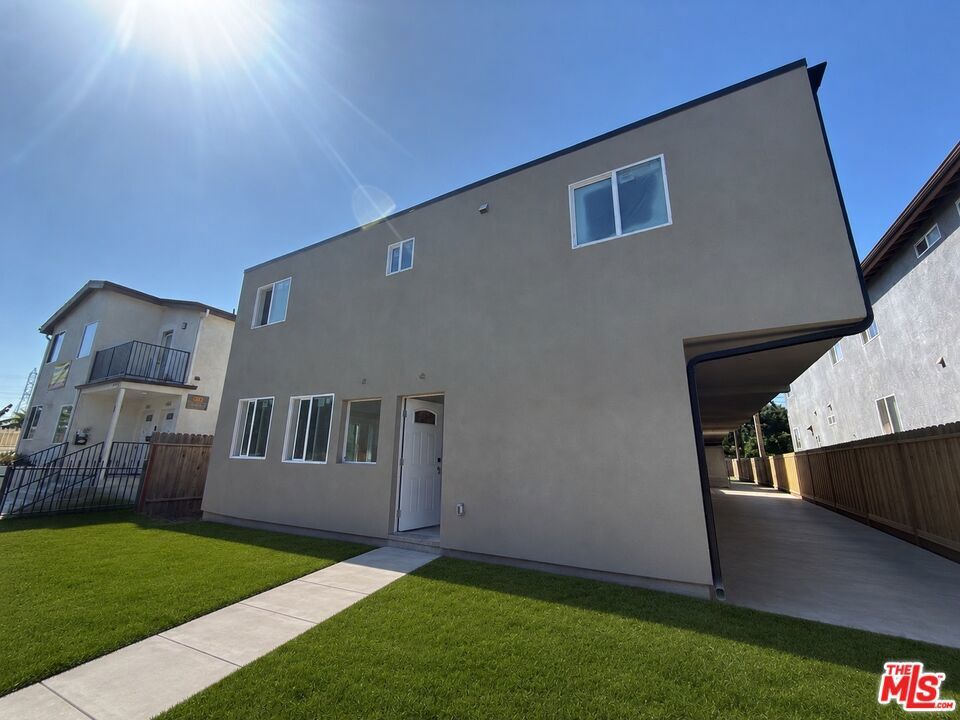 Property Photo: 442 E 118th Street CA 90061