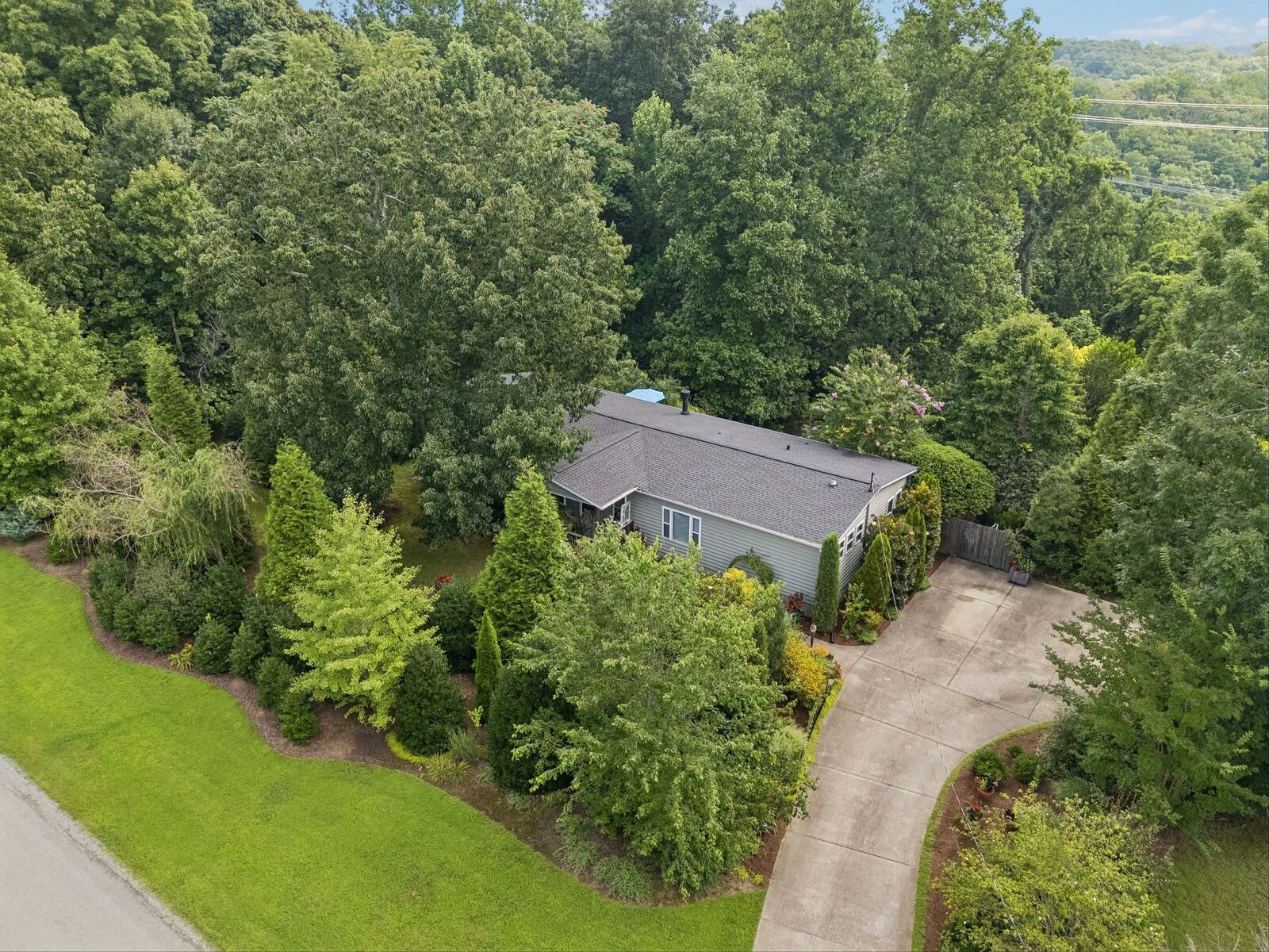 Property Photo: 5499 Old Sams Creek Rd TN 37143