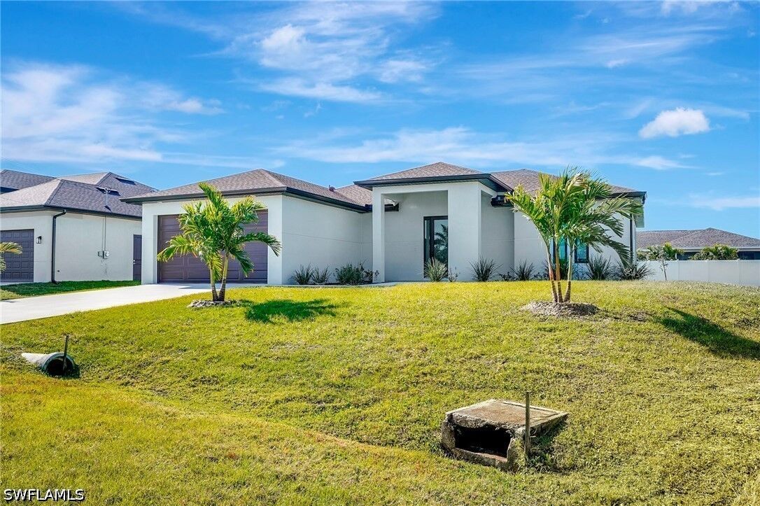 Property Photo: 2514 SW Embers Terrace FL 33991