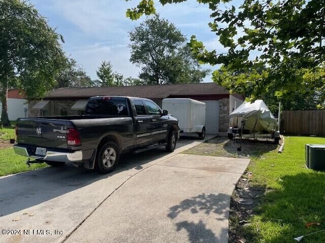 Property Photo: 1651 Lisa Dawn Drive FL 32068