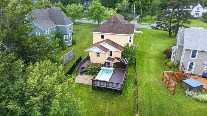 Property Photo: 1637 North Main Street NS B0K 2A0