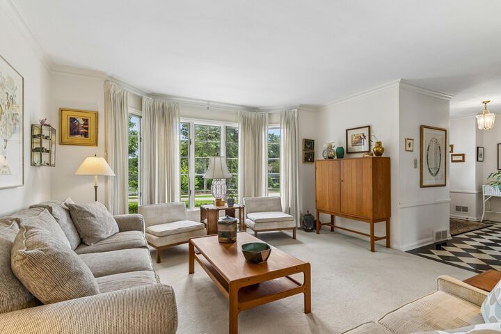 Property Photo: 1605 Edgcumbe Road MN 55116