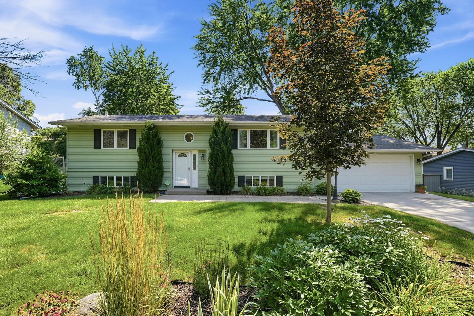 Property Photo:  3224 Hillsboro Avenue N  MN 55427 