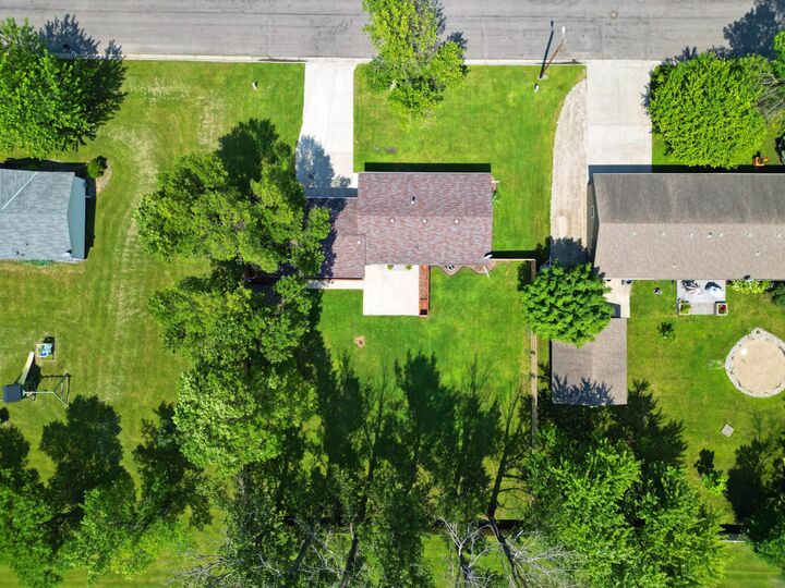 Property Photo:  916 Birch Avenue W  MN 55342 