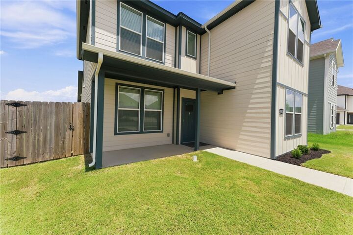 Property Photo:  4802 W Planetree Street  AR 72704 