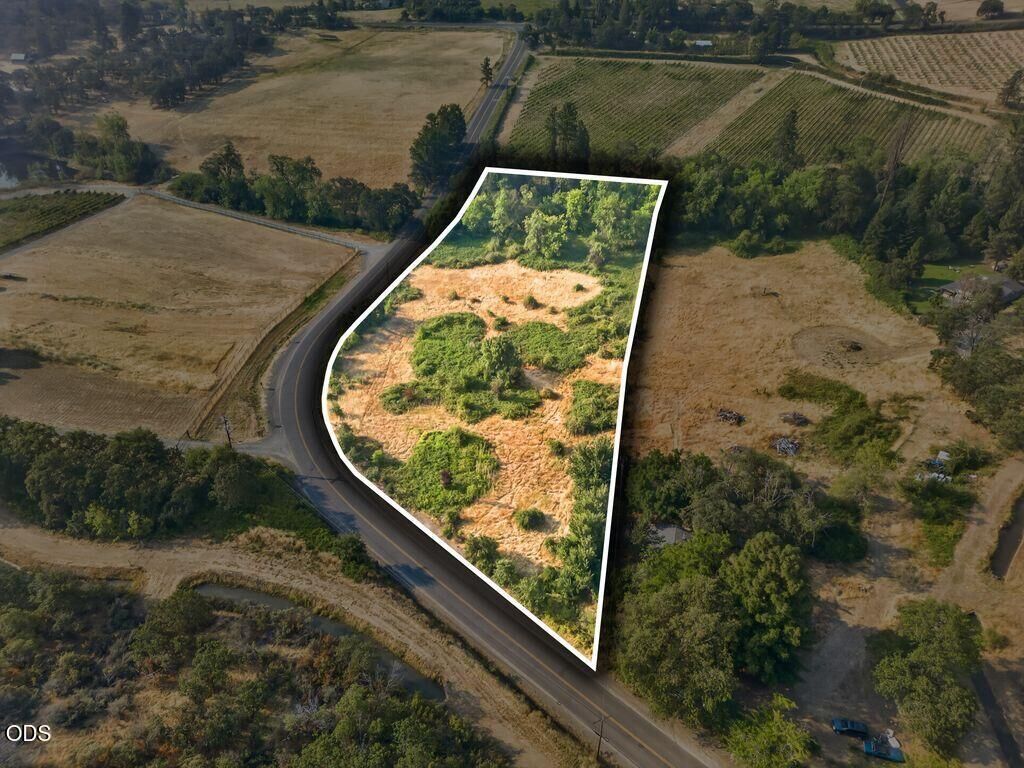 Property Photo: 3545 Pioneer Road OR 97501