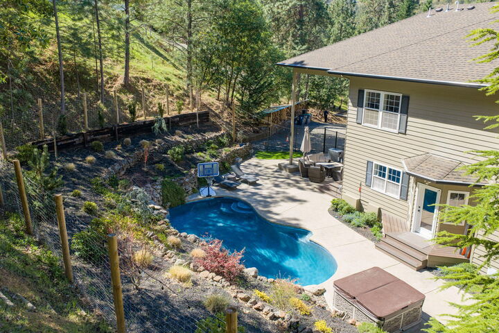 Property Photo: 120 Ponderosa Way OR 97530