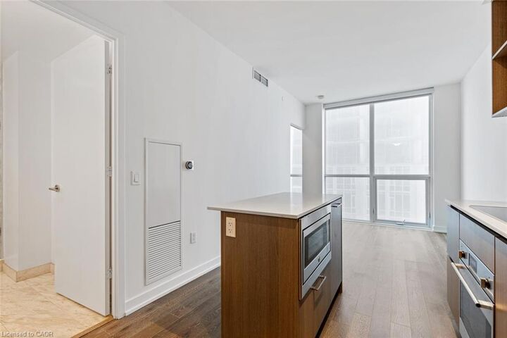 Property Photo:  1 Yorkville Avenue 4904  ON M4W 0B1 