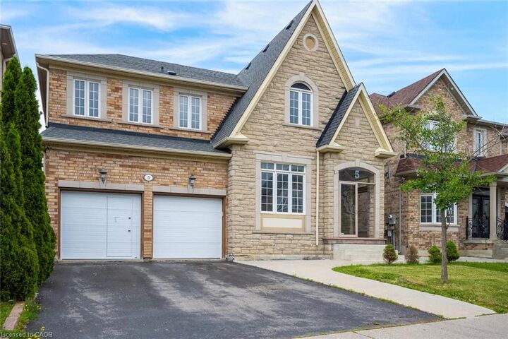 Property Photo: 5 Freshspring Drive ON L6R 3H6