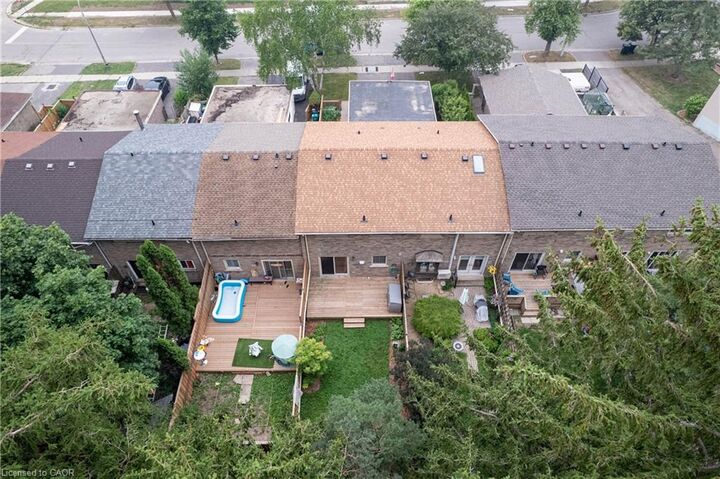 Property Photo: 18 Ralgreen Crescent ON N2M 1T9