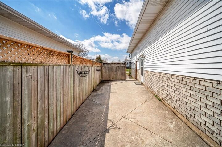 Property Photo: 1 Osijek Crescent ON N3P 1Z3