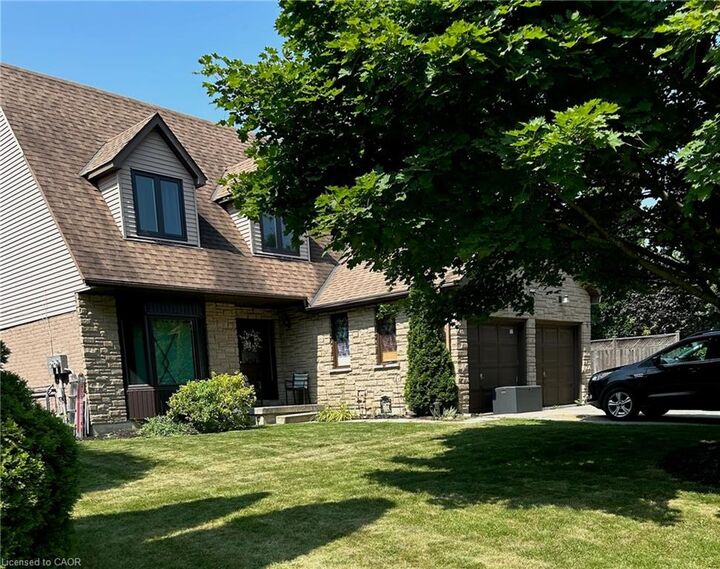 Property Photo: 18 Golfview Crescent Upper ON L9H 6V2