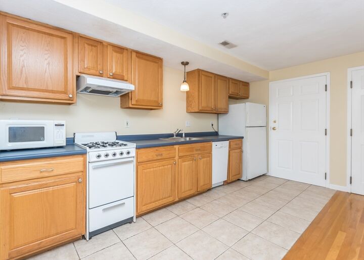 Property Photo: 10 Middle Street Ct 7 MA 02451