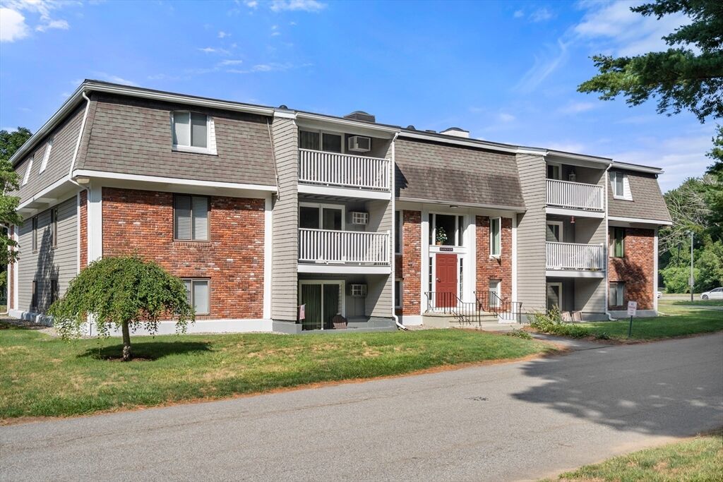 Property Photo: 220 Bedford 5H MA 02324