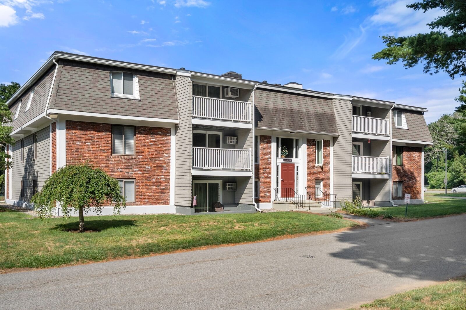 Property Photo: 220 Bedford 5H MA 02324