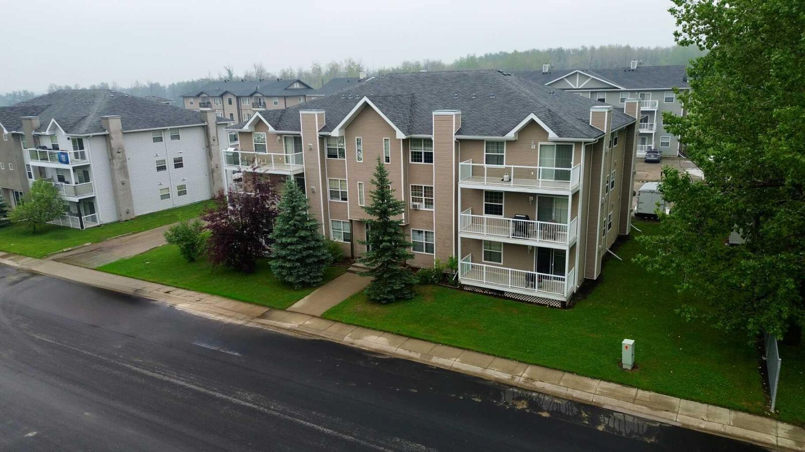 Property Photo: 501 3 Street 103 AB T0H 1P0