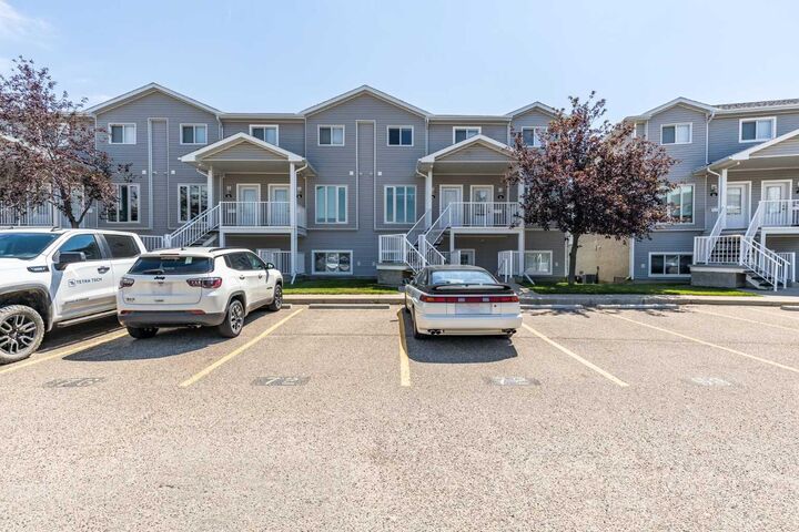 Property Photo: 72 Northlands Pointe NE AB T1C 0C5