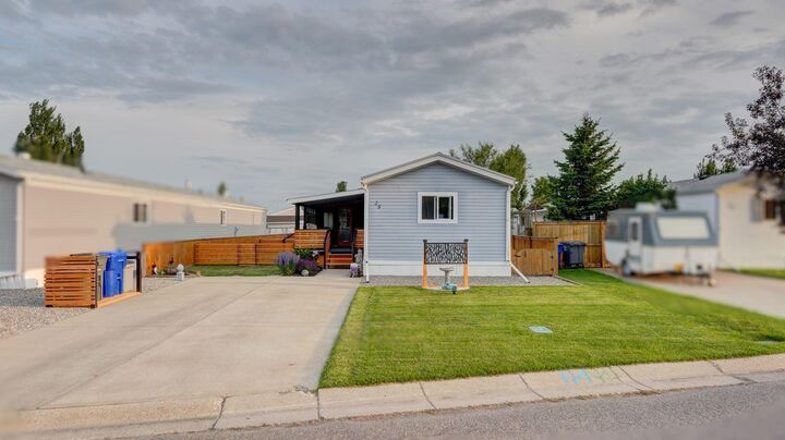 Property Photo: 25 Westover Crescent W AB T0L 0T0