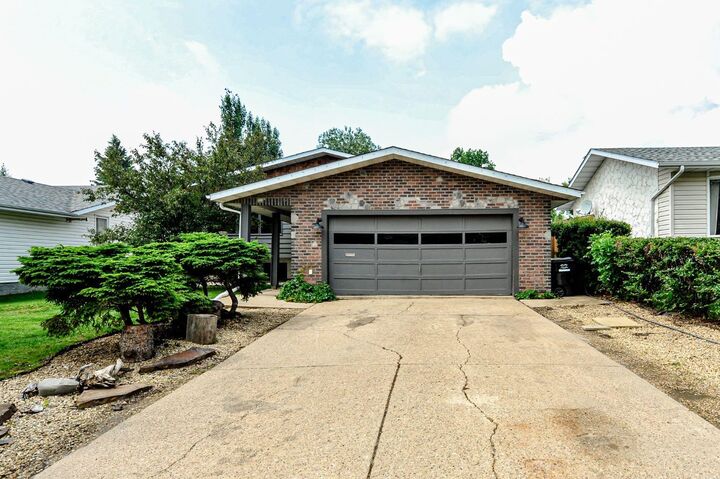 Property Photo: 68 Elliott Drive AB T4V 3X7