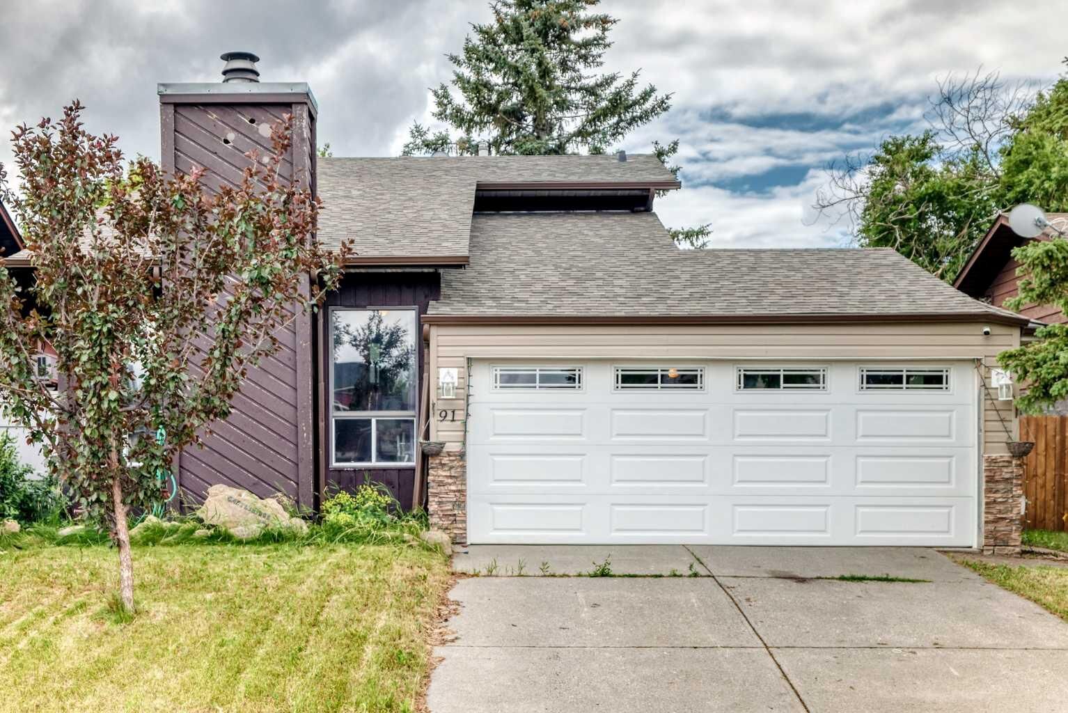 Property Photo: 91 Castleridge Crescent NE AB T3J 1N6