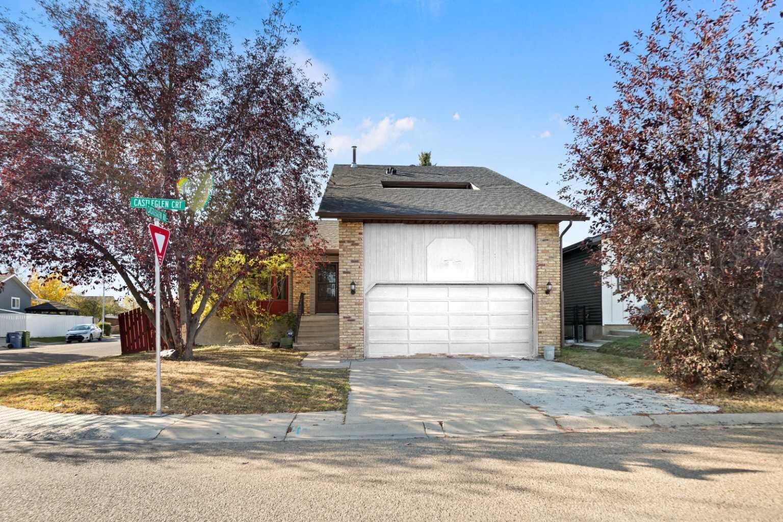 Property Photo: 48 Castleglen Court NE AB T3J 2B8