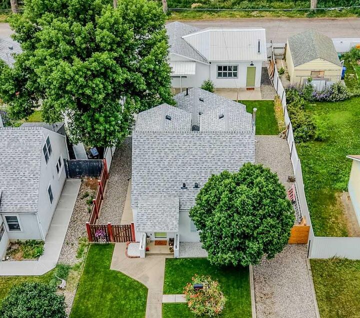 Property Photo: 322 12 Street N AB T1H 2G4
