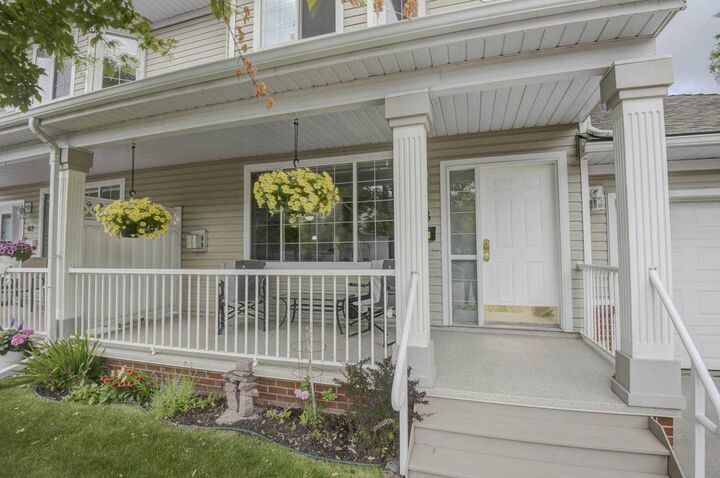 Property Photo: 58 Sierra Morena Gardens SW AB T3H 3P4