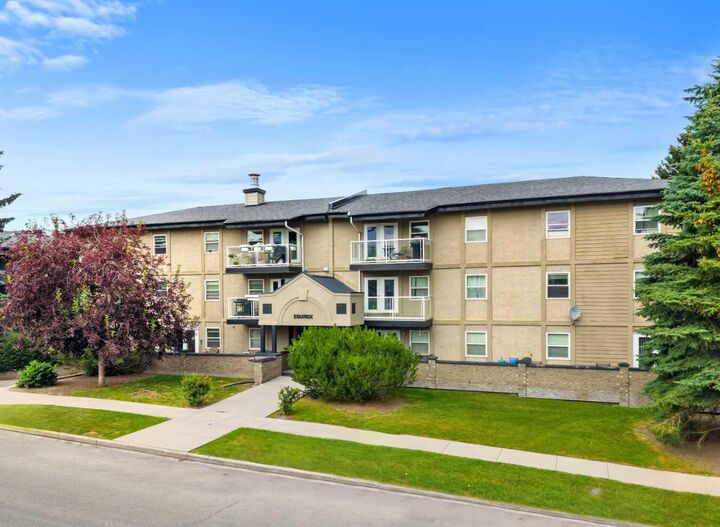 Property Photo: 2010 35 Avenue SW 207 AB T2T 2E1