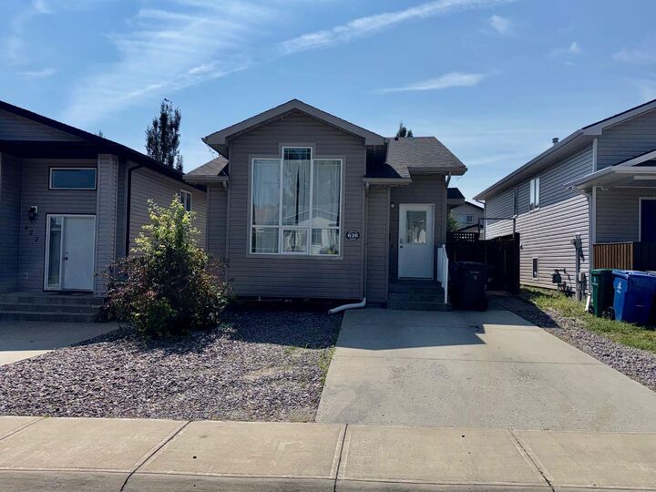 626 Blackfoot Terrace W — photo 1
