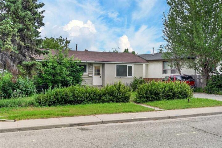 Property Photo: 7804 34 Avenue NW AB T3B 1P3