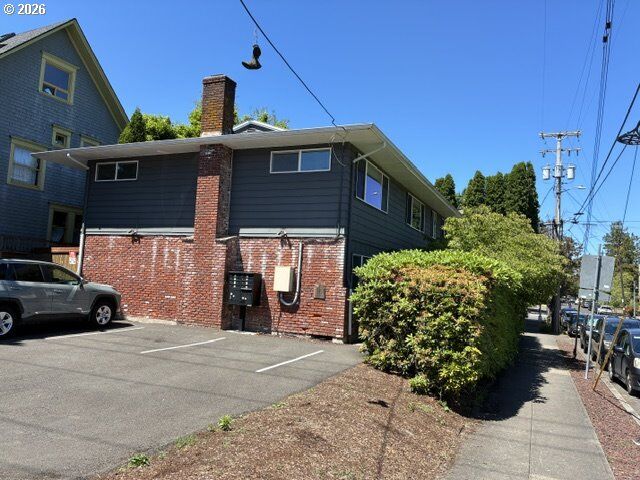 Property Photo:  1607 NE 26th Ave  OR 97232 