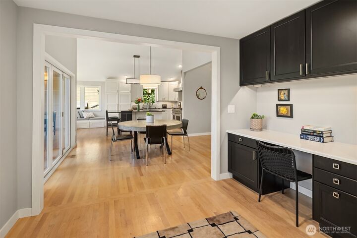 Property Photo: 5610 W Mercer Way WA 98040