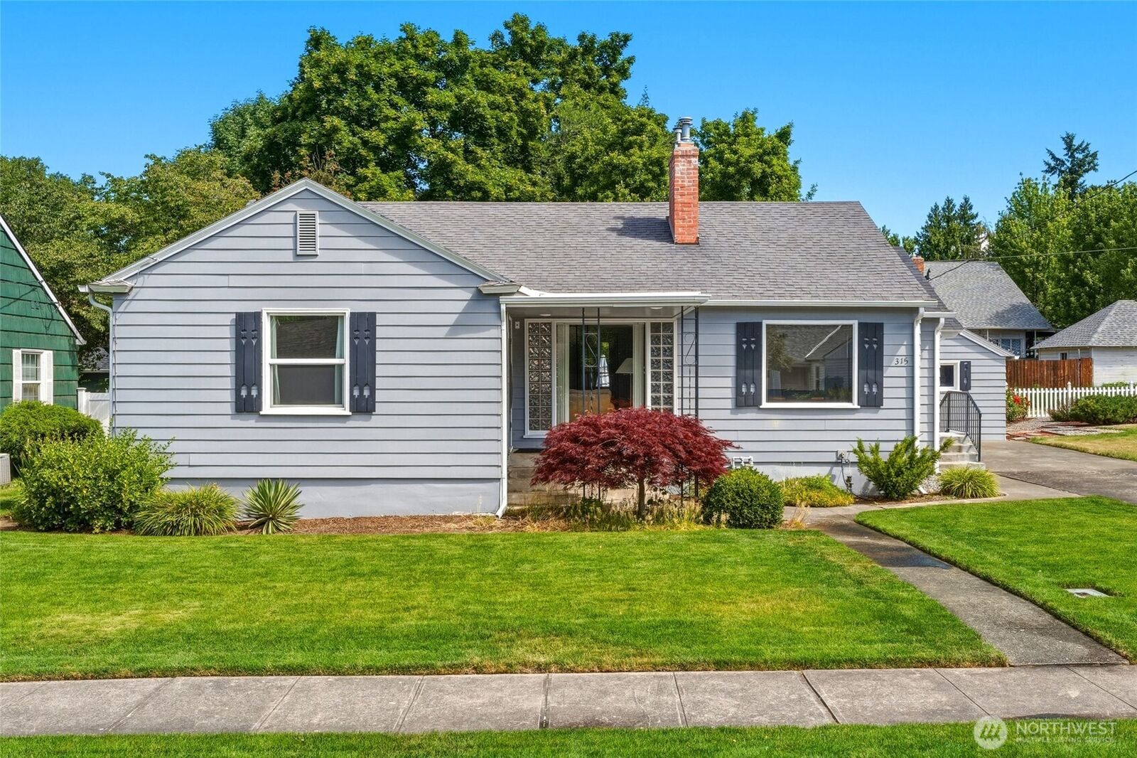 Property Photo:  315 E Maple Street  WA 99362 