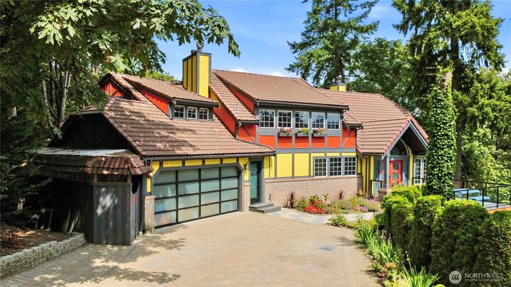 Property Photo: 4739 Fernridge Lane WA 98040