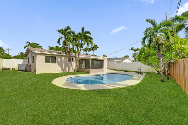 Property Photo:  4360 NE 13th Avenue  FL 33334 