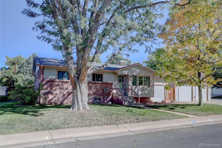 Property Photo: 707 W Davies Way CO 80120