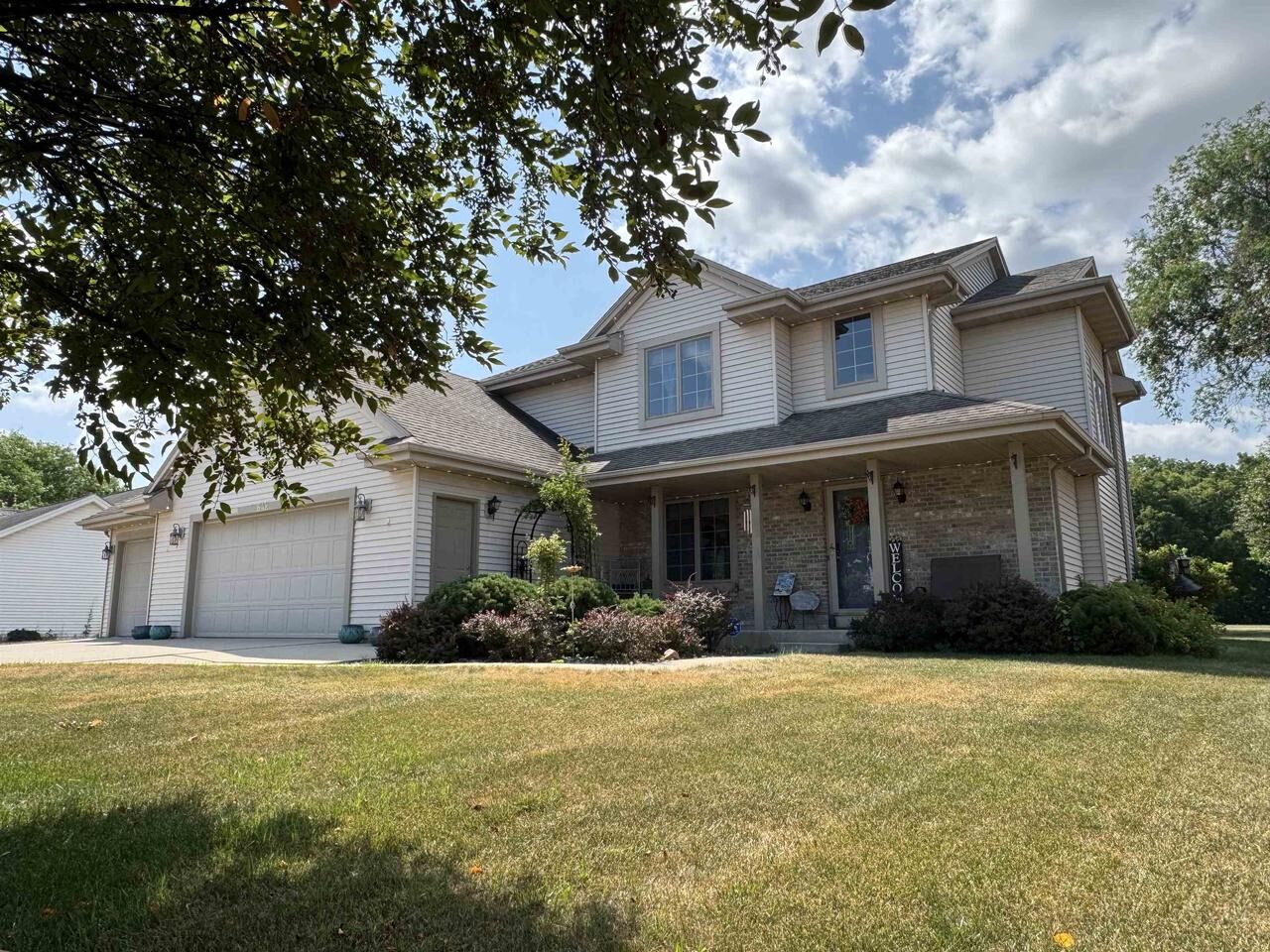 Property Photo:  642 E Waterford Drive  WI 53511 