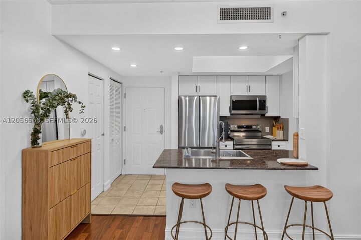 Property Photo:  2000 N Bayshore Dr 306  FL 33137 